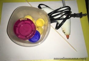 toddler flower craft bottle-caps (1)